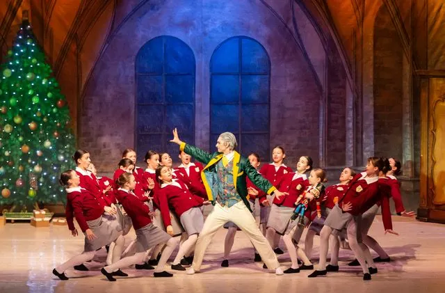 DIÓTÖRŐ - Sárközi Gyula Társulat tagjai, valamint a Madách Musical Tánc- és Színművészeti Iskola és Szakgimnázium növendékei